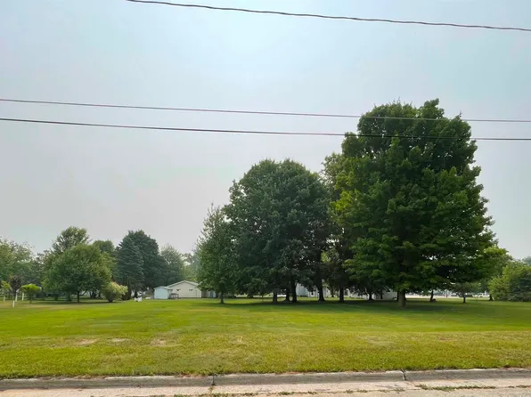 Mineau Ave, Oconto, WI 54153