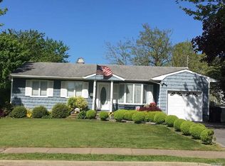 1550 Denver Ave, Bay Shore, NY 11706