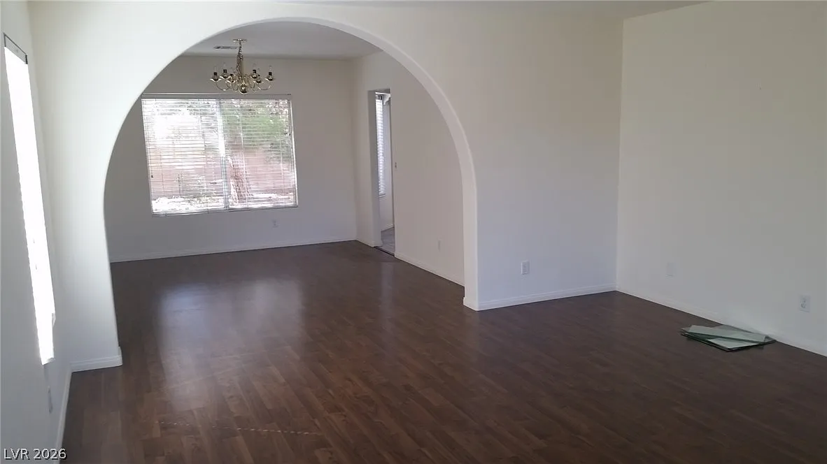 5 bed, 3.0 bath, 3064 sqft, $2,950 — Photo 3
