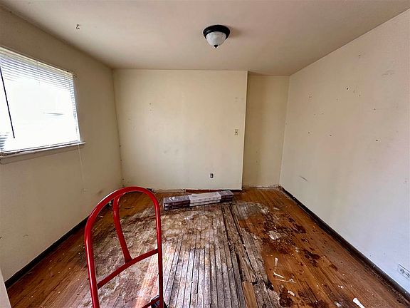 3rd image of 923 SW 35th St