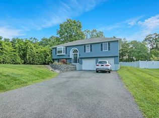 13 Jodphur Ln, Newburgh, NY 12550