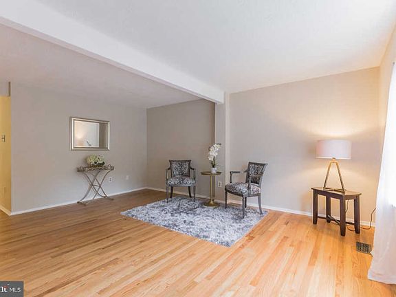 4th image of 6823 Heatherway Ct