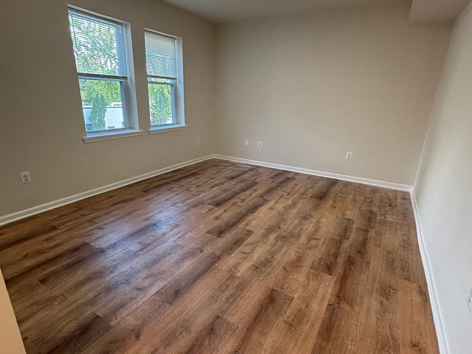 2 bed, 1000 sqft, $2,604 — Photo 1