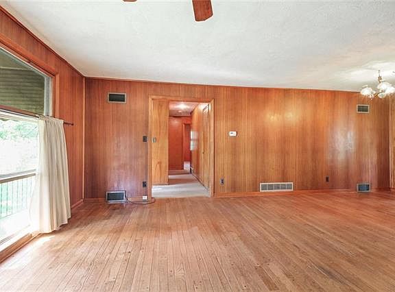 4th image of 9816 Richmond Ave