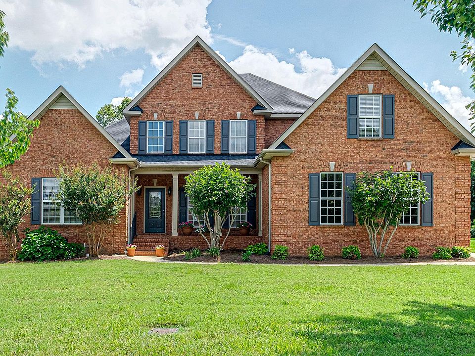 1st image of 2027 Woodcliff Dr