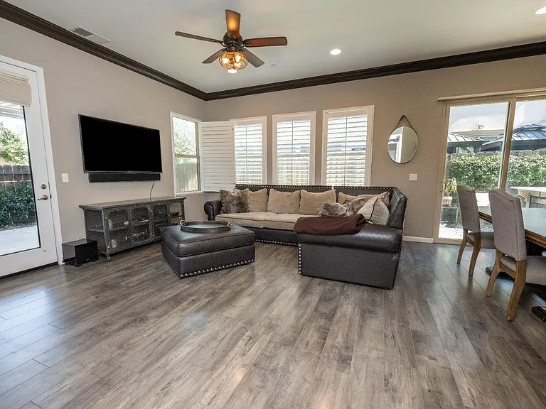2018 E Corneliuson Dr — Photo 6