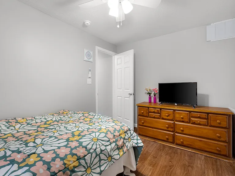 1920 Elm St #1 — Photo 8
