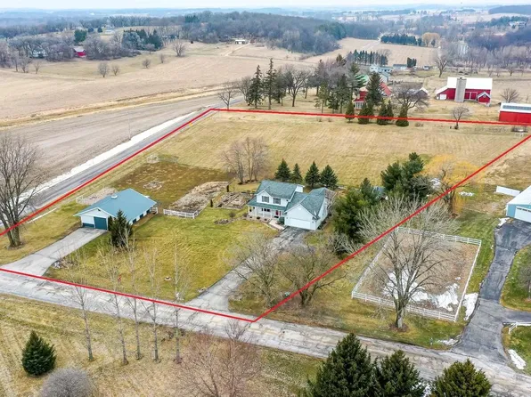 3696 Saddle Ridge Rd, Deerfield, WI 53531