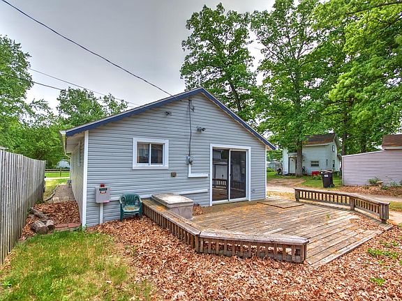 2nd image of 504 Oakwood Beach Dr