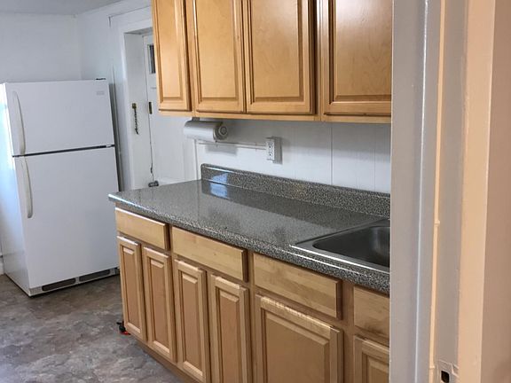 2nd image of 14 Montgomery St #2