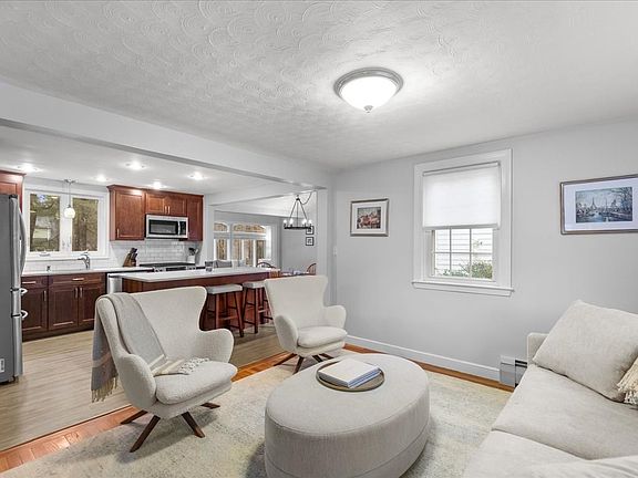 5th image of 22 Villa Dr