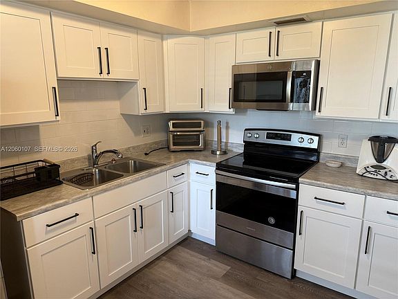 5th image of 3720 Harrison St APT 1