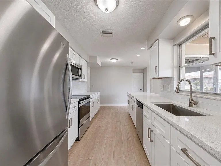 1729 Bikini Ct — Photo 7