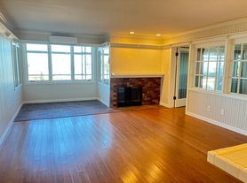 1562 Camino Del Mar