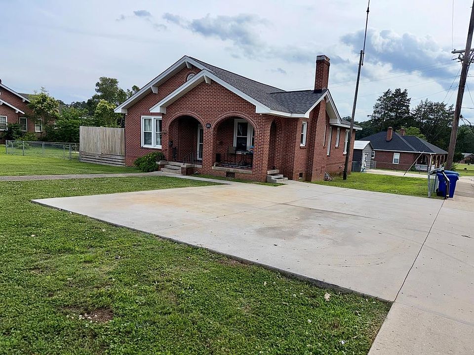 1st image of 104 Saluda St