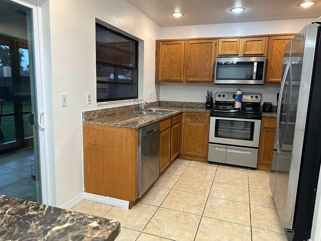 3 bed, 1571 sqft, $2,395 — Photo 4