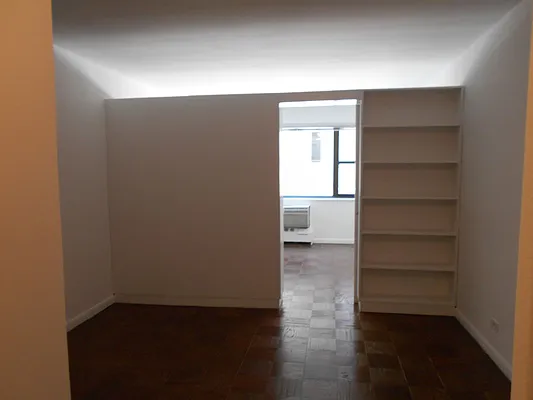 Rented by Carlyle Property Management | media 6