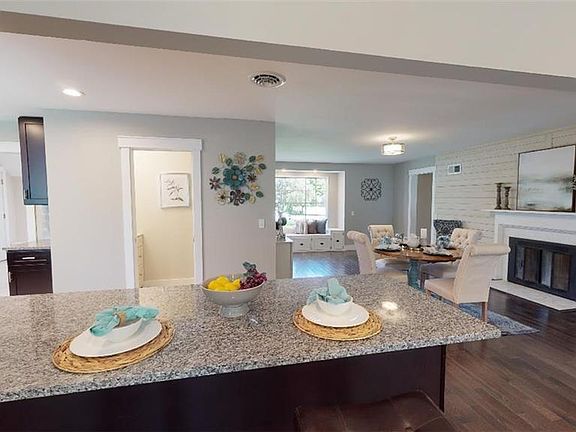5th image of 543 Park Club Ln