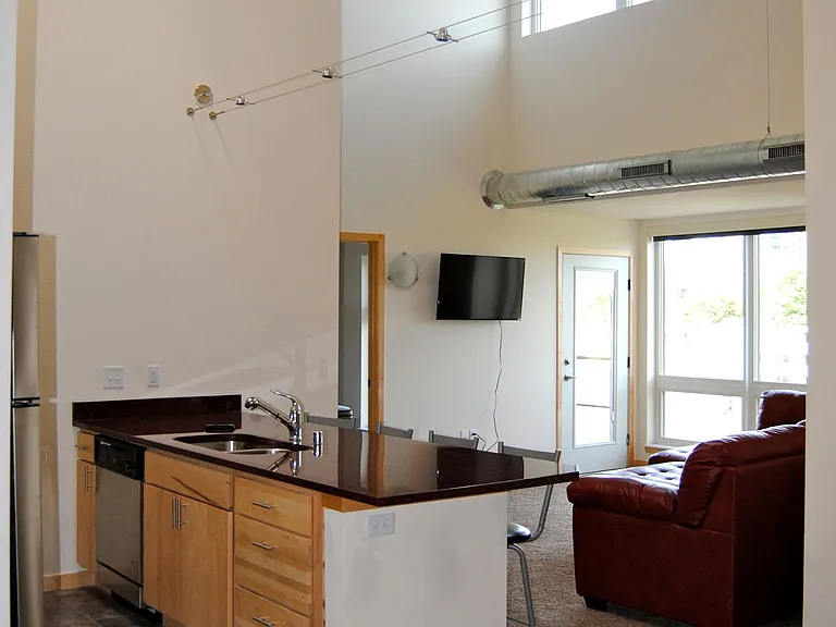 202 N Brooks St — Photo 5