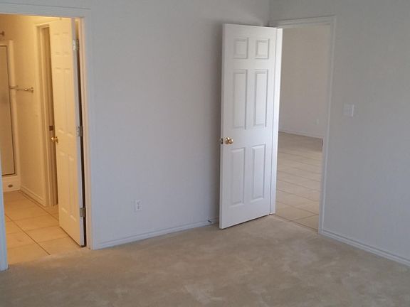 4th image of 266 Brae Burn Cir