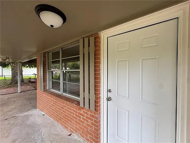 3 bed, 1.0 bath, 1092 sqft, $1,200 — Photo 2