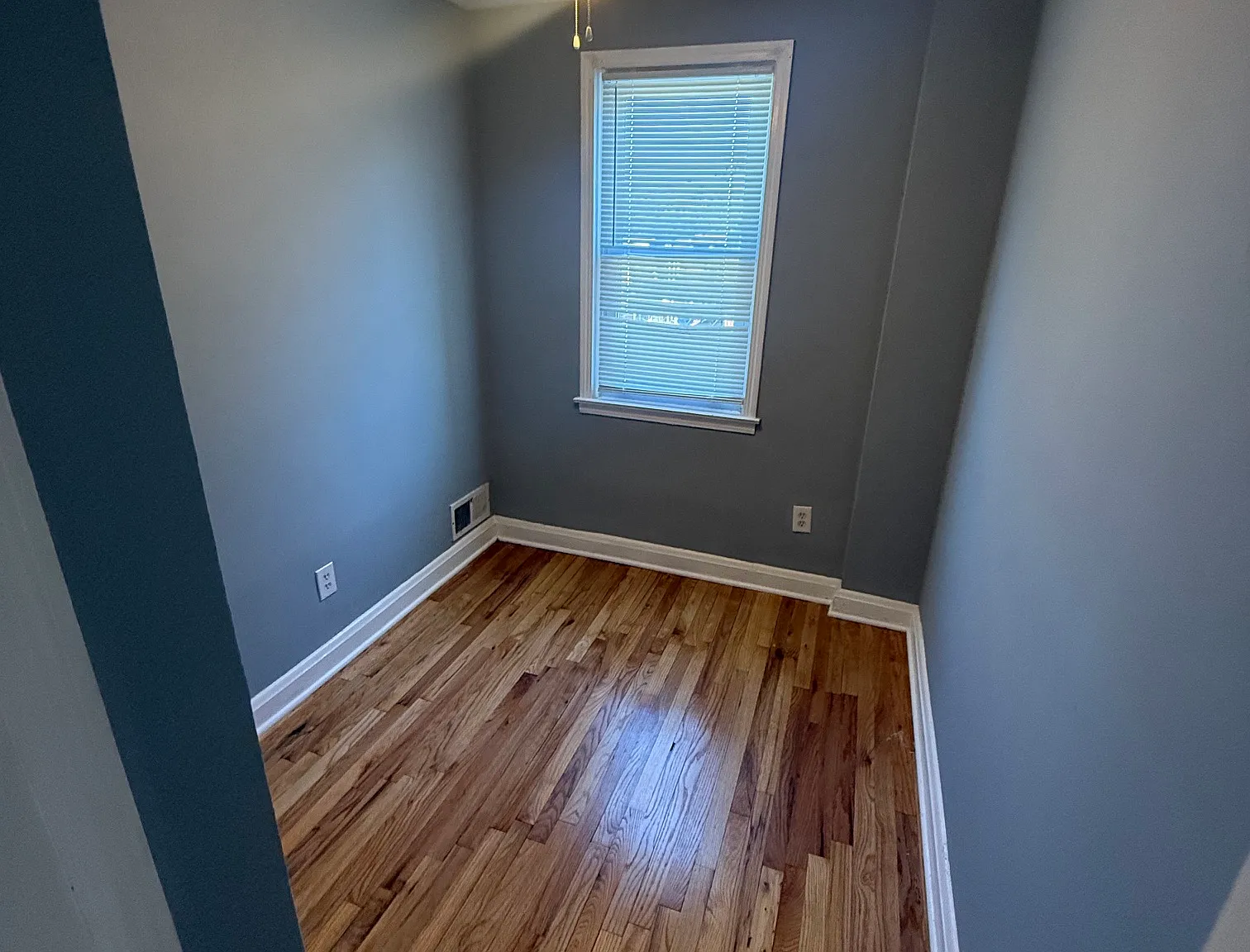 3 bed, 1024 sqft, $2,100 — Photo 4