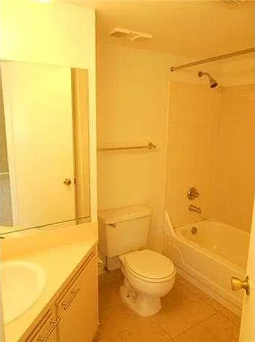 2 bed, 927 sqft, $1,920 — Photo 4