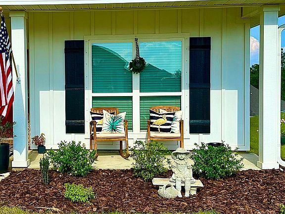 Covered front porch area