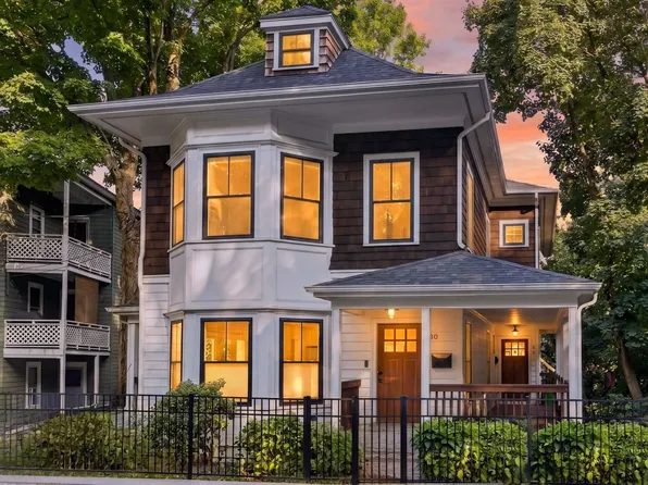 30 Chestnut Sq ##30, Jamaica Plain, MA 02130
