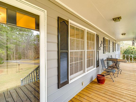 3rd image of 335 Howell Rd
