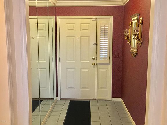 2nd image of 4039 Cambridge Cir
