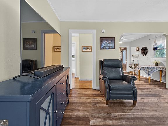 5th image of 504 N Pond St