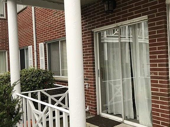 2nd image of 30 Bayberry Dr APT 1