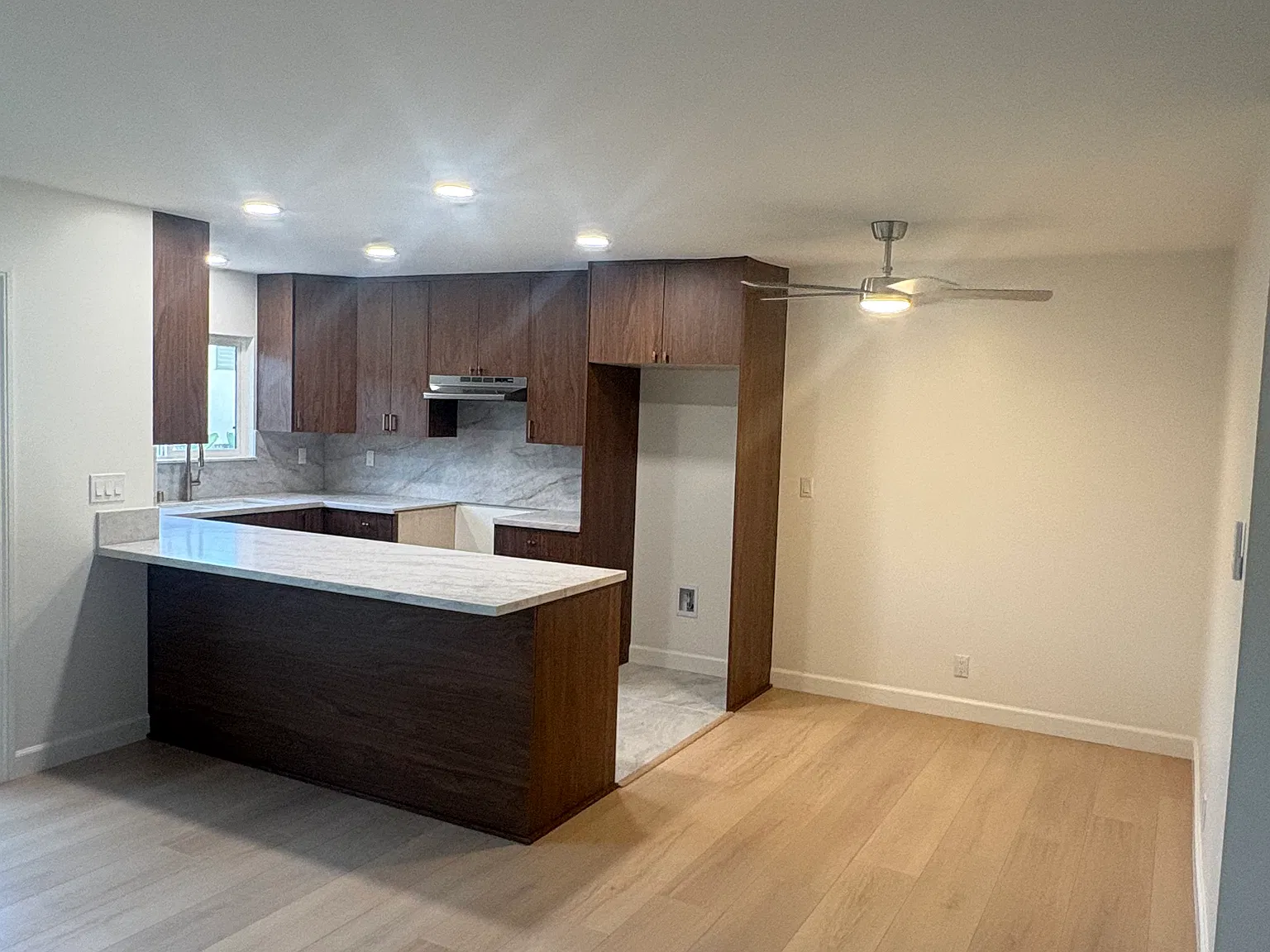 Apollo Apartments — Photo 2