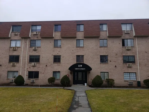 119 Grove St APT 220, Rockland, MA 02370