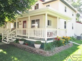 451 5th Ave, Canistota, SD 57012