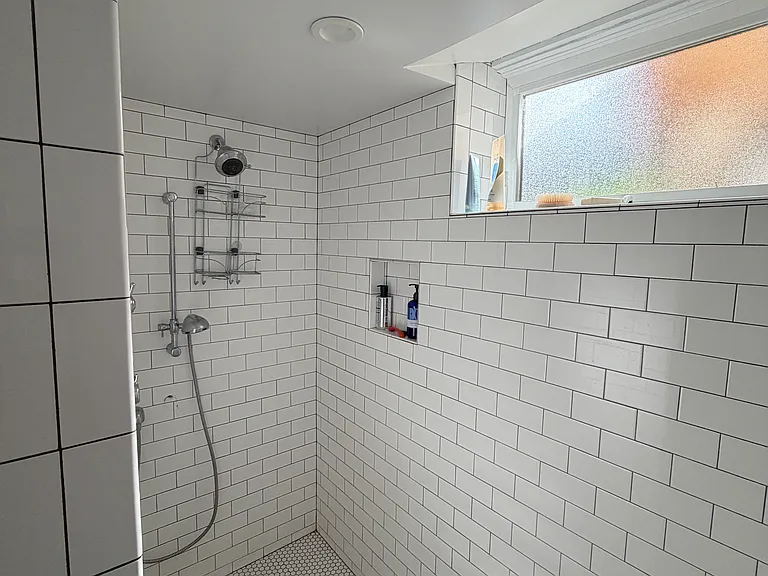 519 E Myrtle St — Photo 14