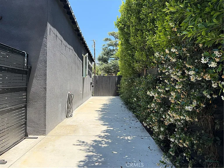 2536 Mayfield Ave #1/2 — Photo 12