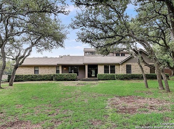 3rd image of 8642 CLASSIC OAKS LN