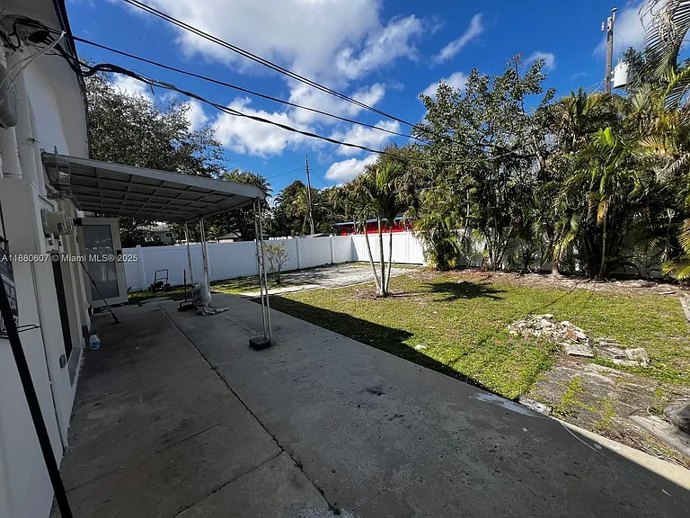 222 SW 8th St #C — Photo 10