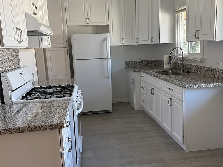 1727 E Villa St #4 — Photo 4