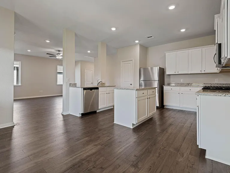 15870 Berry Hill Dr — Photo 5