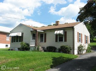528 Harrison Ave, Berkeley Springs, WV 25411