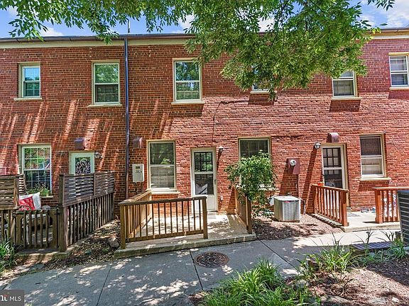 5th image of 1500 S Barton St APT 601