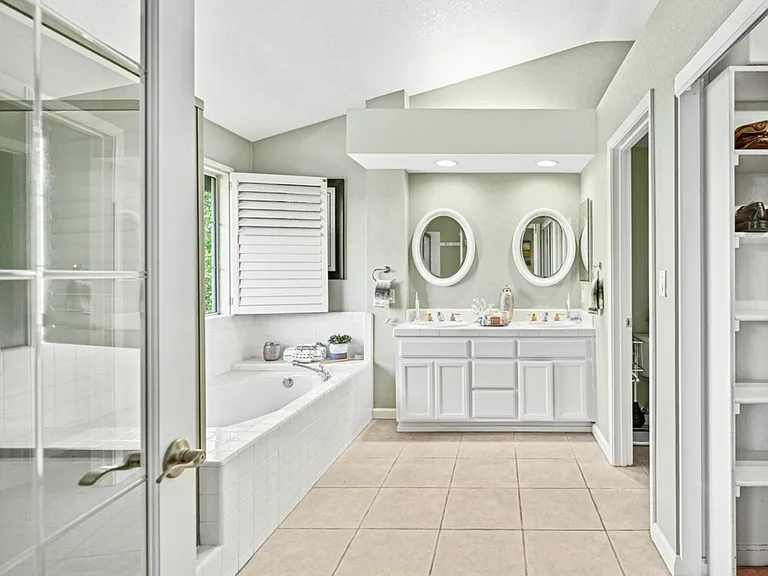 208 Promenade Ln — Photo 18