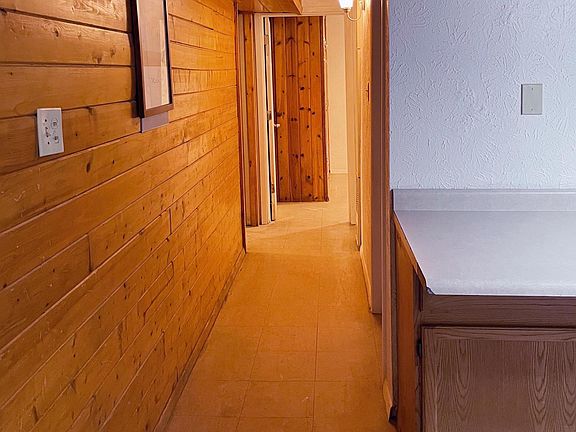 Hallway to bedrooms