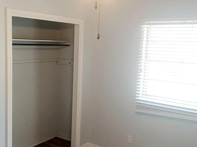 648 W Beam Ave — Photo 14