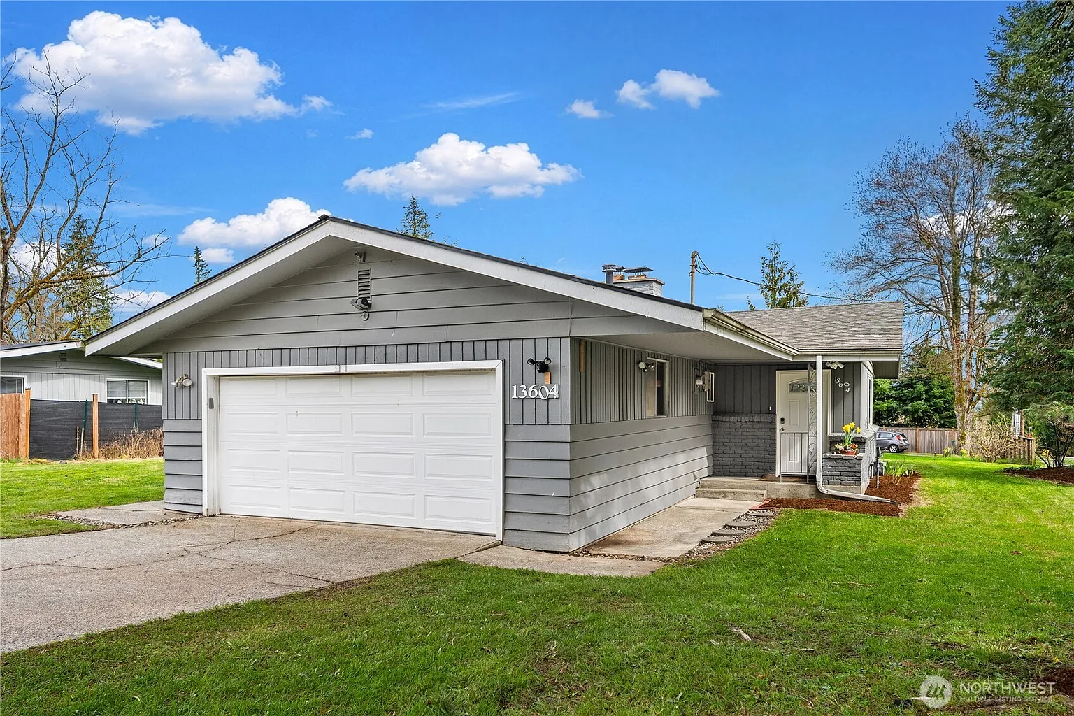 13604 NE 100th Street photo 1