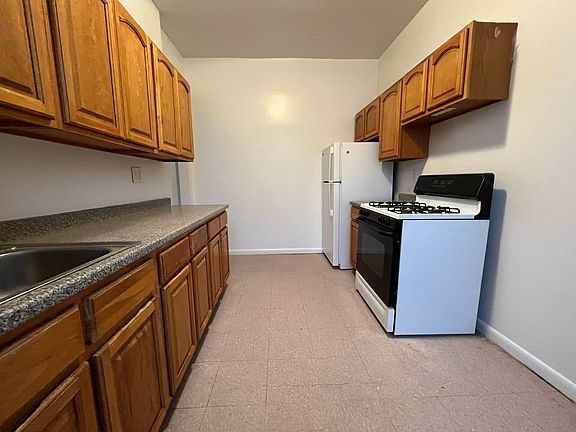 4th image of 3204 Holland Ave APT 3E