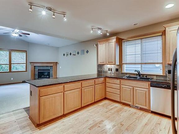 5th image of 11204 179th Avenue Ct E